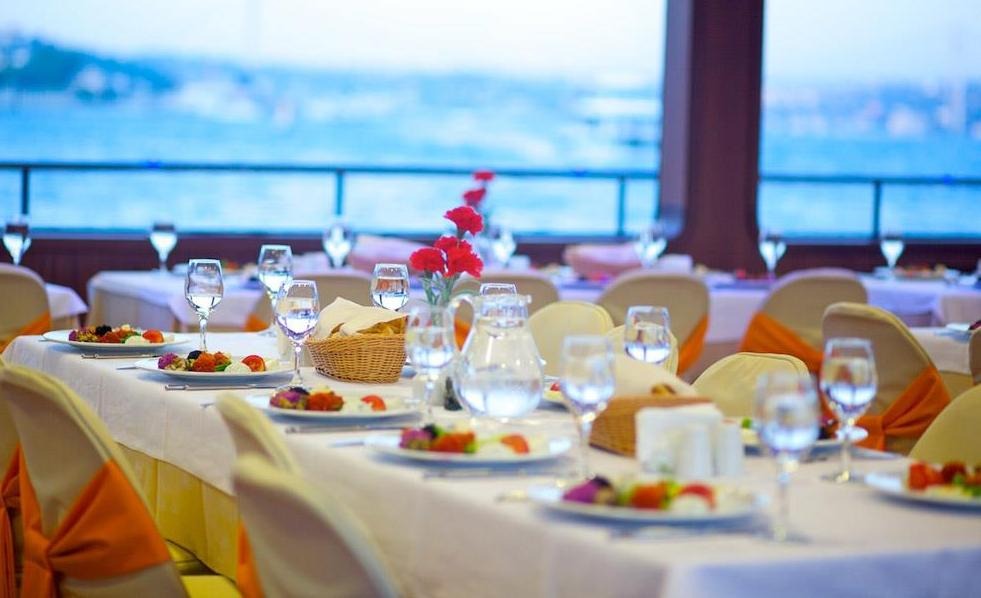 Şık yemek masası
