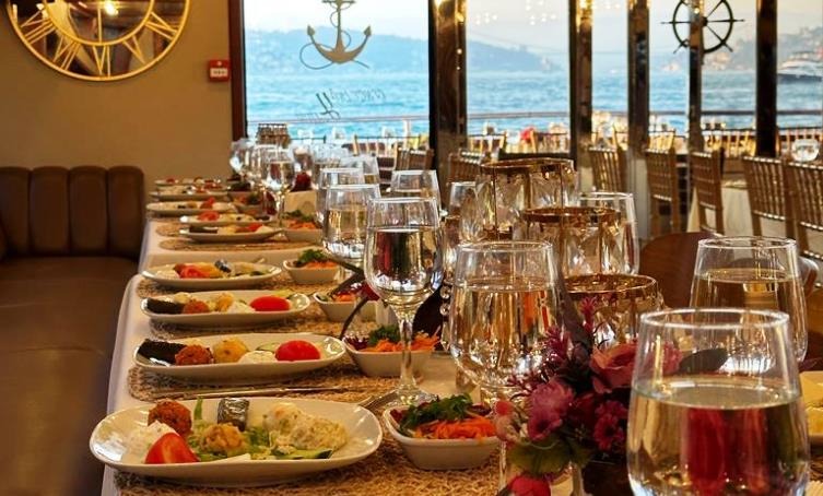 Balkon masası