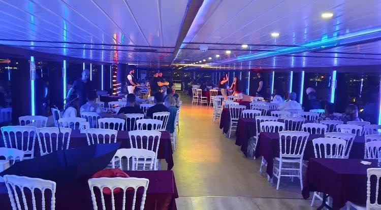 uploads/Ada turları gece salon görünümü