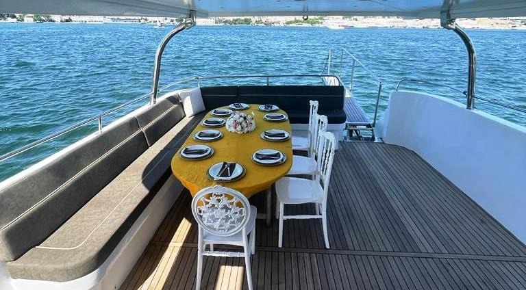 Salon gece görünümü