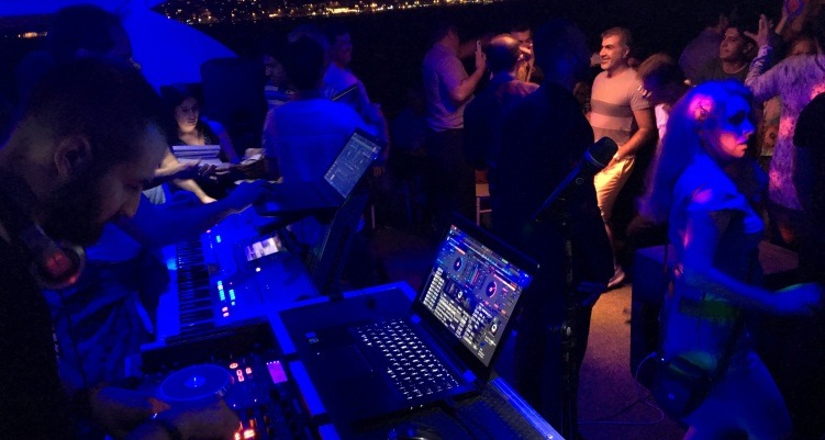 uploads/Teknede yılbaşı partisi dj müzik