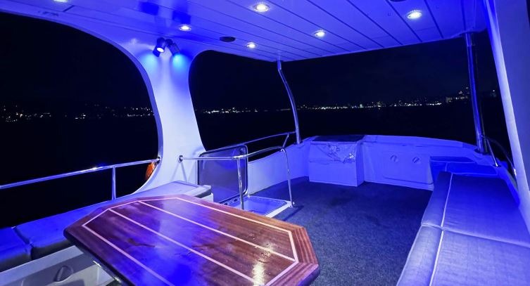 Kiralık yat yemekli tur