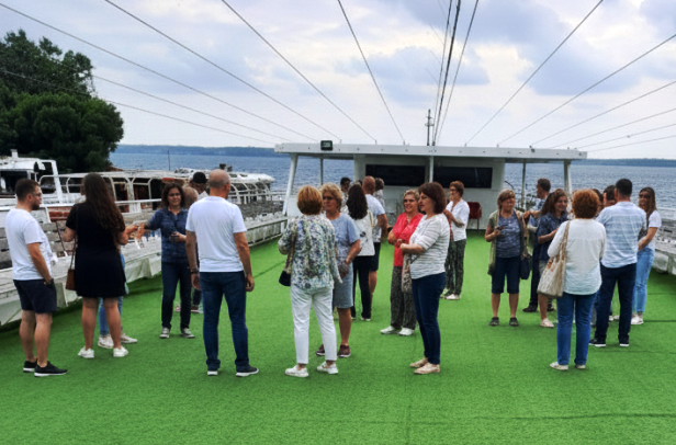 uploads/Adalar tekne turu ve gündüz ada gezisi yapan misafirler