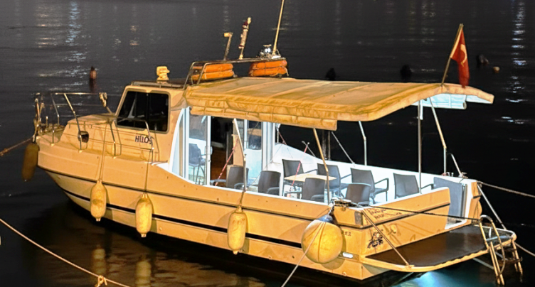 uploads/Boğazda balık avlama teknesi