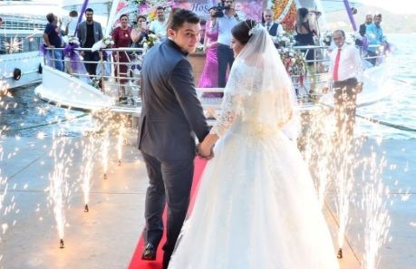 uploads/Teknede düğün tekneye giriş