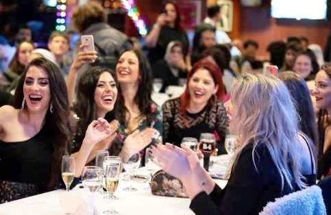 uploads/Teknede kadınlar günü kutlayan hanımlar